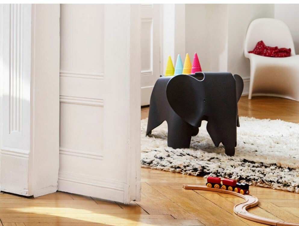 Eames Elephant en color negro. Decoración habitación infantil